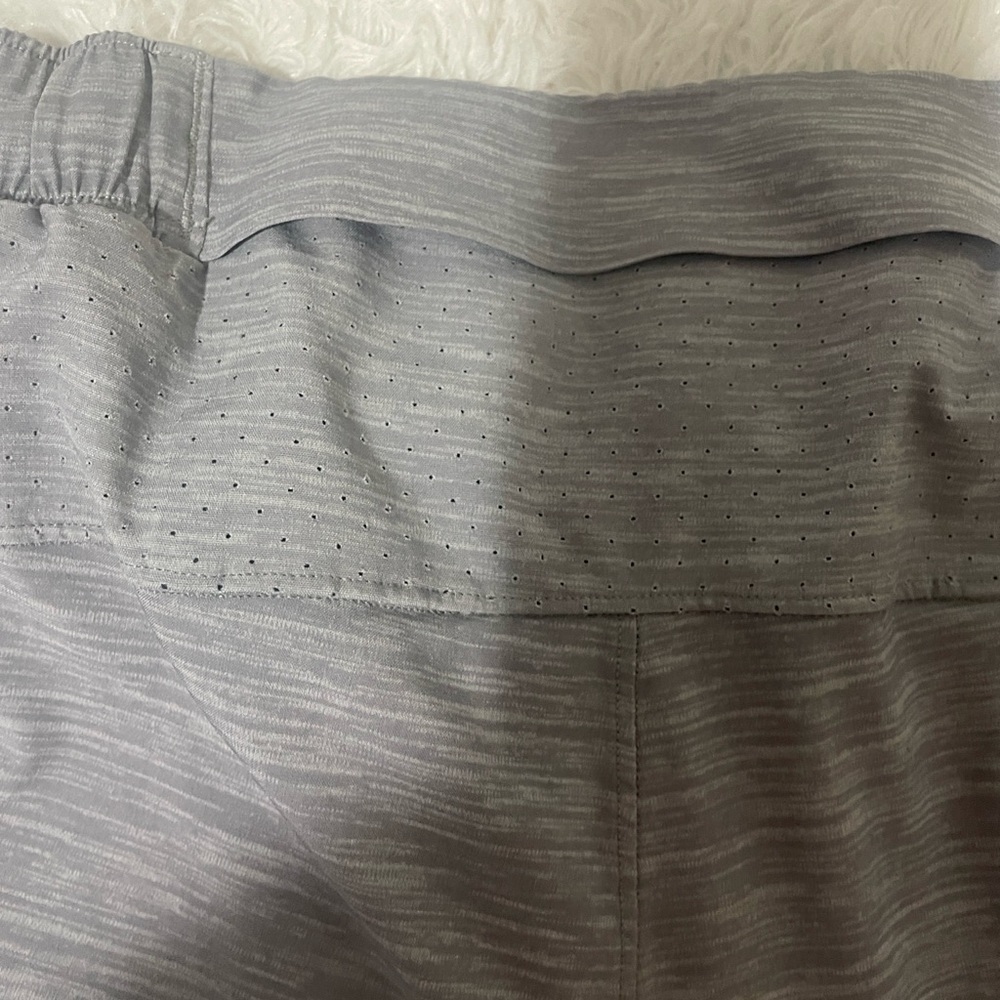 Lululemon Gray men’s Shorts - Picture 4 of 12